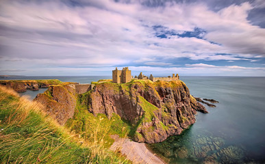 Wall Mural - Dunnottar Castle (Aberdeenshire, Scotland) - long time exposure