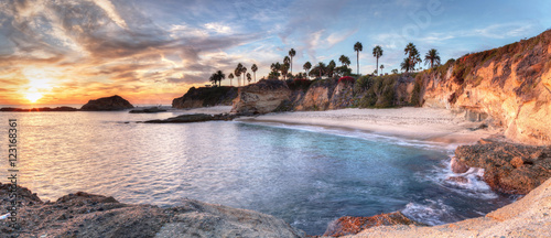 Fotomural Sunset view of Treasure Island Beach at the Montage in Laguna Beach, California,