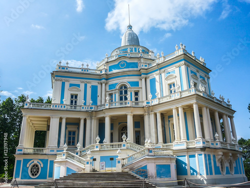 Pavilion Sliding Hill in the park of the city Oranienbaum (Lomonosov), Russia Tableau sur Toile