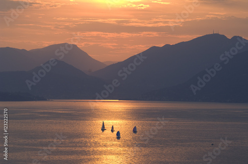 Cuadros en Lienzo Puesta de sol, Lago de Garda