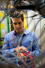 Aufkleber - Technician fixing cable