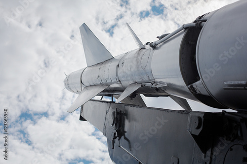 Zdjęcie XXL Militarna rakieta wpatruje się w niebo