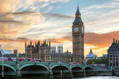 Nowoczesny obraz na płótnie Westminster Brücke und Big Ben in London bei Sonnenuntergang