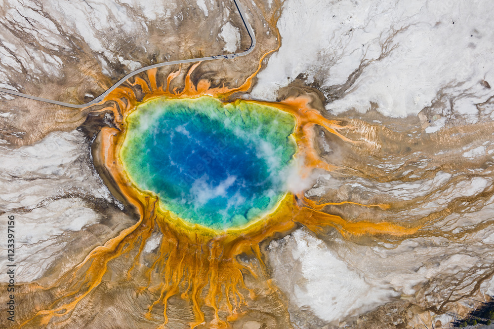 The Grand Prismatic Spring in the Midway Geyser Basin - Yellowstone National Park - obrazy, fototapety, plakaty 