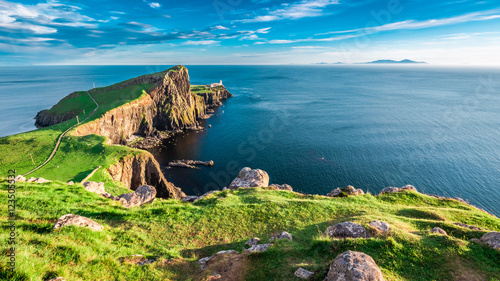 Cuadros en Lienzo Stunning dusk at the Neist point lighthouse in Isle of Skye, Scotland