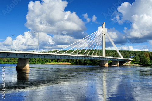 Fotomural The Jatkankynttila bridge (Lumberjack Candle Bridge) over Kemijo