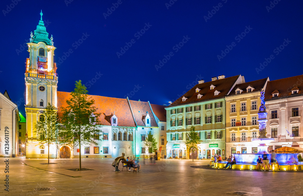 Obraz na płótnie Old town hall in bratislava situated on the hlavne namestie (the main square) during night w salonie