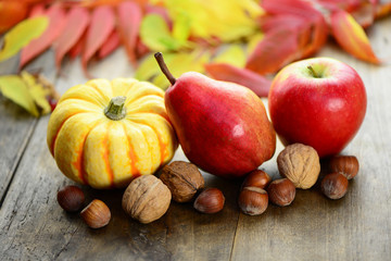 Canvas Print - Kürbis Obst Apfel Birne Herbst Laub