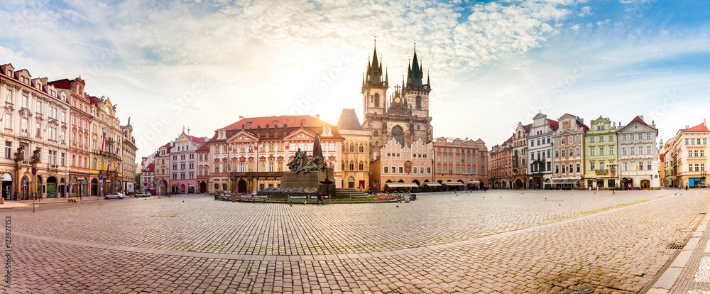Kostel Panny Marie pred Tynem at the sunrise. Church of the Virgin Mary. Beautiful Old Town Square with the church without people in Romanesque - Gothic style. - obrazy, fototapety, plakaty 