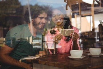 Poster - Couple looking at mobile phone