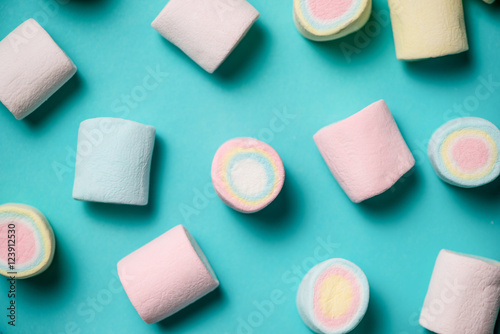 Fotografie, Obraz Top view of pastel colored marshmallow on a blue background. Min