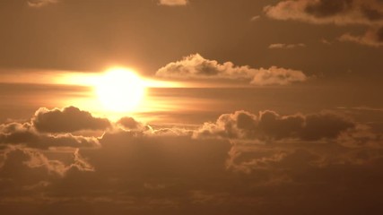 Wall Mural - Sun drops behind beautiful cloudscape, time lapse day to night. Reverse for sunrise effect.