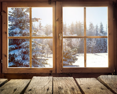 Fototapete - Blick aus dem Fenster einer Holzhütte im Winter 