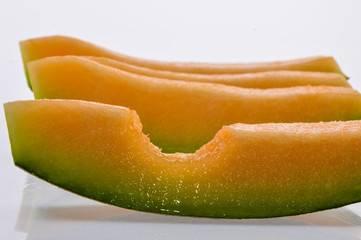 sliced cantaloupe have bite mark.