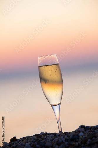 Coupe De Champagne Au Coucher Du Soleil Stock Photo Adobe Stock
