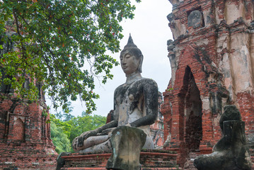 Ruin of Buddha statues in Wat Mahathat temple, Ayutthaya Histori