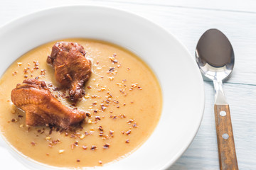 Sticker - Portion of pea cream soup with smoked chicken wings