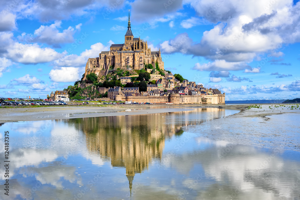 Le Mont-Saint-Michel island, Normandy, France - obrazy, fototapety, plakaty 