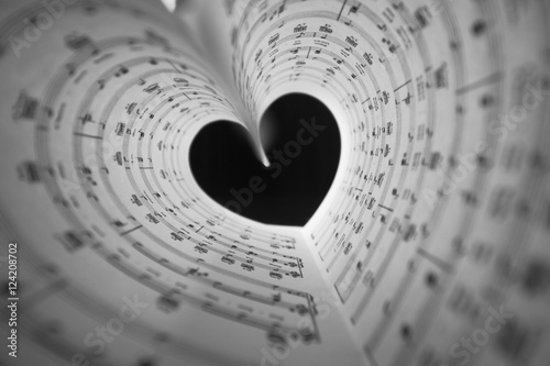 Cuadros en Lienzo music series in the form of heart