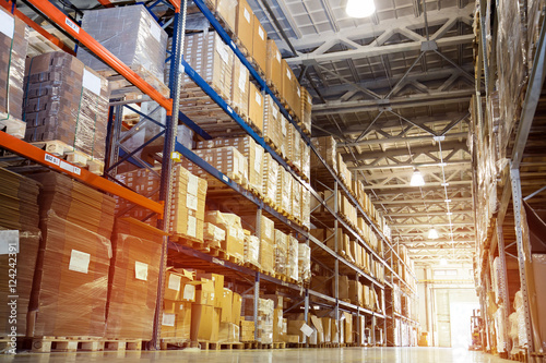 Fotografía Interior of a modern warehouse