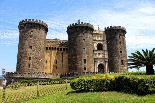 maschio-angioino-zamek-w-neapolu