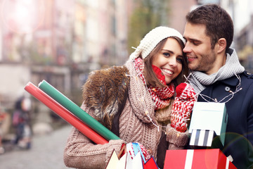 Canvas Print - Happy couple shopping for Christmas in the city