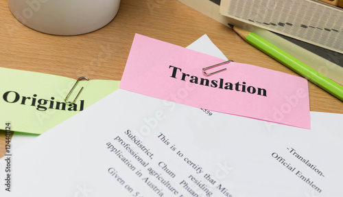 Fotomural translation paper on wooden table