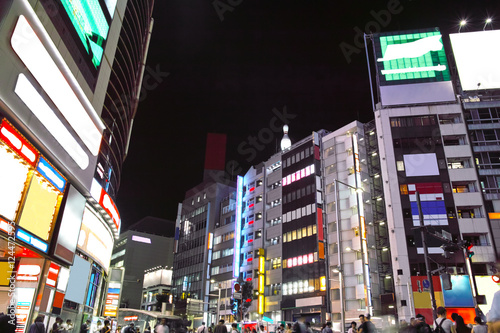 夜の渋谷 宮益坂下交差点からの風景 Stock 写真 Adobe Stock