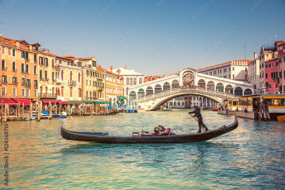 Gondola near Rialto Bridge in Venice, Italy - obrazy, fototapety, plakaty 