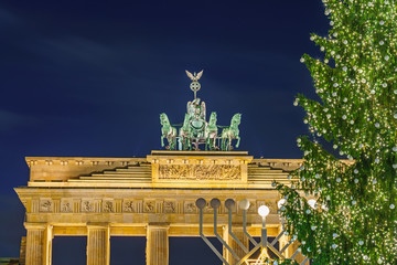 Wall Mural - Brandenburg gate and christmas tree in Berlin, Germany