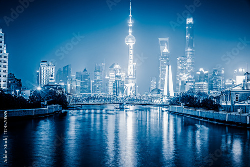 фотография Shanghai Skyline at Night in China.