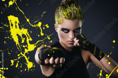 Obraz w ramie Woman mma fighter with yellow hair