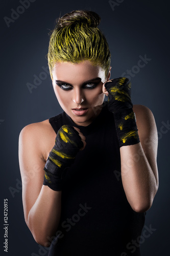 Naklejka na drzwi Woman mma fighter with yellow hair