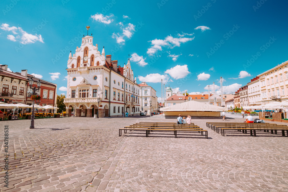 Rzeszów rynek główny z zabytkową architekturą - obrazy, fototapety, plakaty 