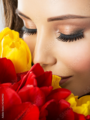 Fotografija Closeup beauty face of the young woman with flowers.