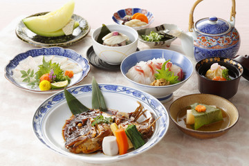 Wall Mural - Meal of sushi with tuna, shrimp, tempura on the table in Japanes