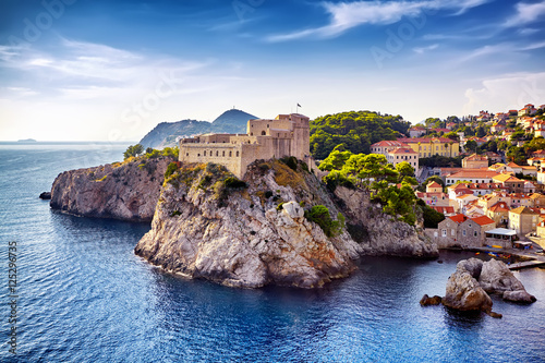 Fotomural General view of Dubrovnik - Fortresses Lovrijenac and Bokar seen