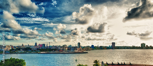 Photo Panoramic view of Havana city skyline at sunset
