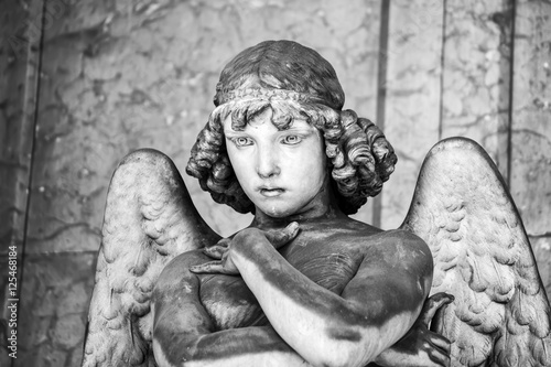 Fotomural Portrait of loving angel on marble, monumental cemetery of Genoa, Italy, one of the most important monumental cemeteries in Europe