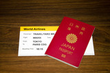 Fototapeta Paryż - パスポートと海外航空券
