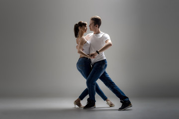 Wall Mural - couple dancing social danse