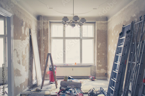 Fotografie, Obraz unrenovierte Wohnung, Zimmer vor Renovierung