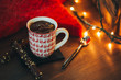 © Ramon Lopez Farinos/ADDICTIVE STOCK - Cup of hot chocolate with Christmas lights