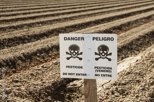 Cuadros en Lienzo Danger Pesticide Sign In Field