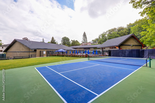 Fotografia, Obraz Empty tennis court in Tacoma Lawn tennis Club