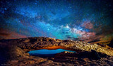 Fototapeta Kosmos - MiIlky Way over Mesa Arch