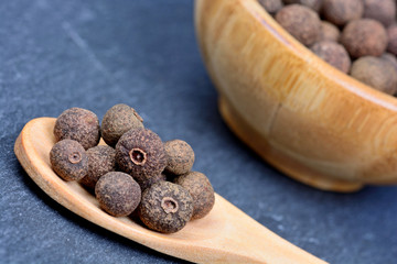 Poster - Allspice in a spoon and bowl