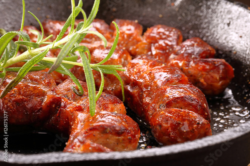 kielbasa-smazenia-na-patelni