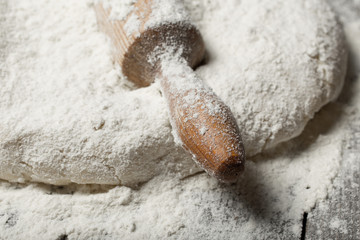 Canvas Print - Rolling pin with flour on wooden table in bakery