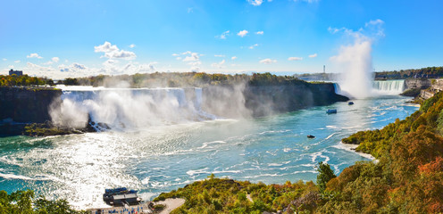 Wall Mural - view of niagara falls in a sunny day